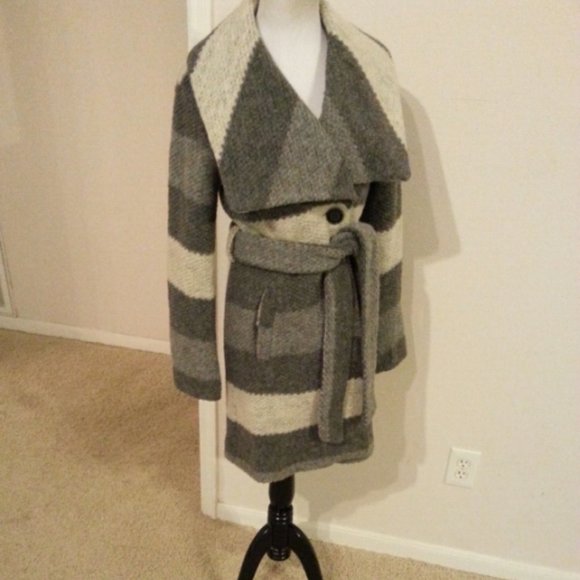 Antoni&Alison Jackets & Blazers - NWT ANTONI&ALISON knit coat (sz6)